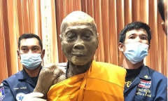 Thi thể nhà sư Thái Lan “mỉm cười” sau 2 tháng qua đời