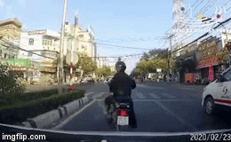Cố tình đánh võng, phanh giật cục để 