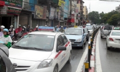 Nghiên cứu cấp phép cho taxi hoạt động vào khung giờ cấm trên tuyến BRT
