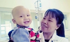 “Chúng tôi chọn cứu người chứ không ai chọn nghề y để nhận phong bì”