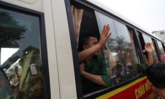 Hà Nội: Nụ cười, nước mắt tiễn tân binh lên đường nhập ngũ