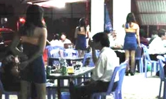 Nữ nhân viên quán nhậu bị ép đóng 20.000 đồng mỗi lần tiếp khách