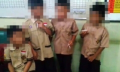 Indonesia: Hiệu trưởng hứng chỉ trích vì bắt các em học sinh 8 tuổi hút thuốc