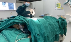 Bơm xi măng sinh học vào đốt sống, giúp cụ bà 101 tuổi thoát cảnh nằm liệt giường