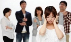Vô lễ với mẹ người yêu, tôi có nên gọi điện xin lỗi?