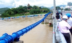 Ống dẫn nước bị lũ cuốn, 20.000 hộ dân ở Nha Trang thiếu nước sinh hoạt