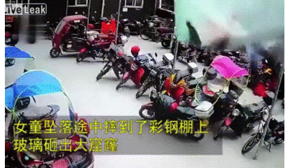 Kỳ tích: Rơi xuống từ tầng 26, bé gái 6 tuổi vẫn bật dậy đi bình thường