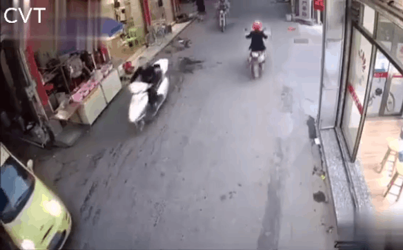 Video: Sững sờ pha drift siêu cấp của nam thanh niên khi gặp 
