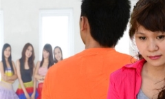 Vợ mất mặt vì chồng ăn nói quá vô duyên