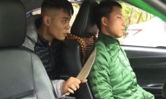 9X mang dao bầu đi cướp tài sản của tài xế taxi bị khởi tố