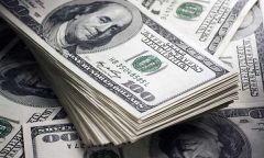Sửa 1 USD thành 100 USD mang tới ngân hàng đổi, người đàn ông bị bắt giữ