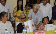 Tổng Bí thư: Chăm lo người có công như người thân ruột thịt của mình