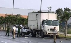 Tin tức tai nạn giao thông mới nhất hôm nay 26/10/2019: Húc đuôi xe tải, tài xế ô tô tử vong tại chỗ
