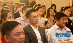 Cận cảnh 