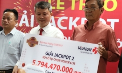 Người đầu tiên nhận giải Jackpot Power 6/55 không đeo mặt nạ