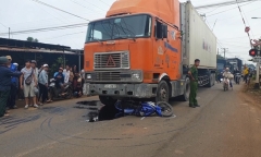 Tin tức tai nạn giao thông mới nhất hôm nay 24/8/2019: Trung úy bộ đội tử vong sau va chạm