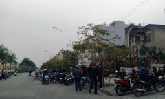 Đang đi bộ trên đường tá hỏa phát hiện người đàn ông gục chết trên vỉa hè