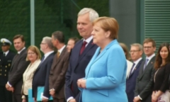 Căn bệnh khiến Thủ tướng Đức Angela Merkel run lẩy bẩy là gì?
