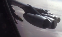 Không quân Mỹ công bố video B-52 ném bom tiêu diệt IS