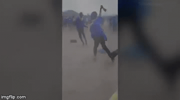Video: Kinh hoàng cảnh hàng chục học sinh dùng dao phay lao vào chém nhau