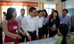 Phó Thủ tướng Vũ Đức Đam thị sát buổi thi đầu tiên