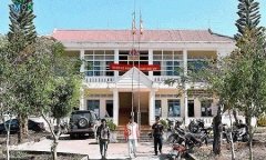 Thường xuyên sách nhiễu dân, cán bộ địa chính bị đuổi việc