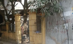 Bắc Ninh: Chồng giết vợ rồi lên nóc nhà cố thủ