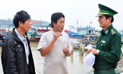 Huy động thợ lặn tìm kiếm 4 ngư dân mất tích trên vùng biển Quảng Ngãi