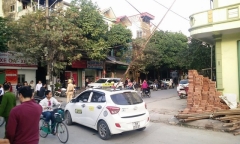 Tin tức mới nhất vụ thanh sắt đâm thủng taxi khiến 1 người chết