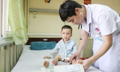 Tin tức đời sống mới nhất ngày 7/6/2019: Bé trai 3 tuổi bị liệt hai chân sau giấc ngủ trưa ở trường học
