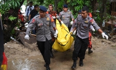 Sóng thần Indonesia: Bàng hoàng trước con số thương vong lên tới hơn 1.800 người 