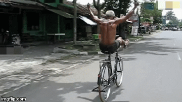 Video: Thót tim với màn lái xe đạp bằng chân 