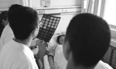 Người phụ nữ bị viêm phổi nặng vì hít cả quả ớt suốt 6 năm