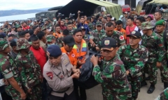 Indonesia: Phà chìm do chở gấp 3 lần trọng tải cho phép, 180 người mất tích 
