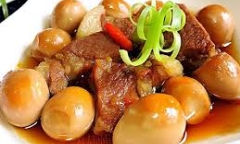 Cách làm thịt kho trứng đơn giản mà đưa cơm bữa tối