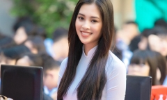 Tiểu Vy diện áo dài trắng đẹp như