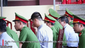 Clip: Chị họ bật khóc trước tòa, 