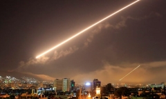 Syria: Gần 5 giờ đánh chặn tên lửa trên bầu trời Damascus