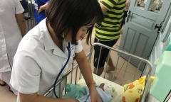 Bé gái sơ sinh bị mẹ bỏ rơi ở Bệnh viện Thanh Nhàn