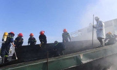 Cháy lớn tại siêu thị Điện Máy Xanh, hàng chục chiến sĩ được huy động dập lửa