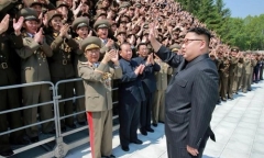 Ông Kim Jong-Un phê chuẩn việc triển khai tên lửa thế hệ mới