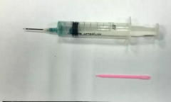 Bảo mẫu dùng kim tiêm đâm vào người trẻ: Che giấu sự tàn độc