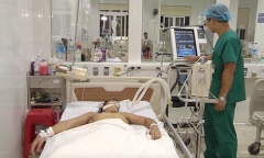 Tin mới nhất về sức khỏe của 5 ngư dân nhiễm khí độc khi xuống hầm tàu cá