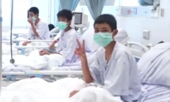 Những hình ảnh đầu tiên của đội bóng nhí Thái Lan tại bệnh viện