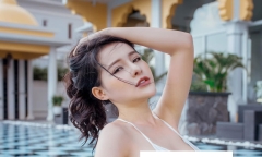 Chia sẻ ảnh tạo dáng khoe vòng 1 