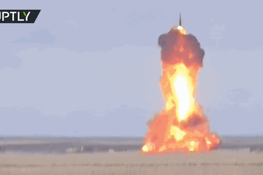 Cận cảnh tàu ngầm Nga phóng thành công 4 ICBM hạng nặng