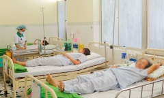 Đà Nẵng: 46 du khách Lào nhập viện cấp cứu do ngộ độc thực phẩm