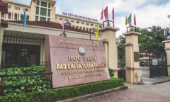 Hà Nội: Nam sinh bị xe bồn tông gãy chân trên đường đi thi về