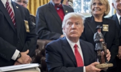 Chuyên gia cảnh bảo ông Trump không nên can thiệp vào chính sách Một Trung Quốc