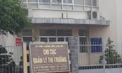 Cho thôi việc Phó đội trưởng QLTT 